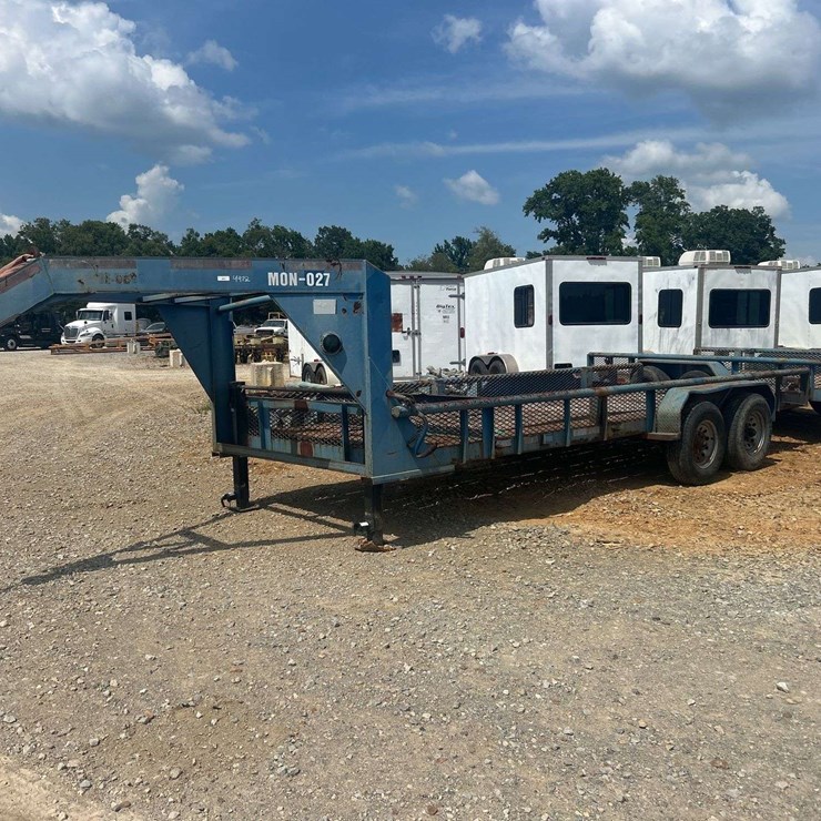 2013 80" x 20' T/A Gooseneck Trailer