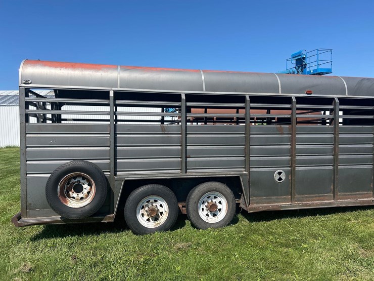 kiefer-built-livestock-trailer-image-8