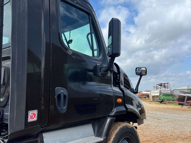 2017-freightliner-s/a-daycab-truck-*inop-image-15