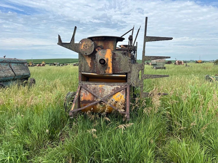 chevy-400-truck-with-minneapolis-moline-corn-sheller-image-6