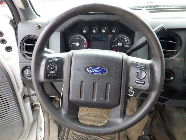 2013-ford-f550-image-23