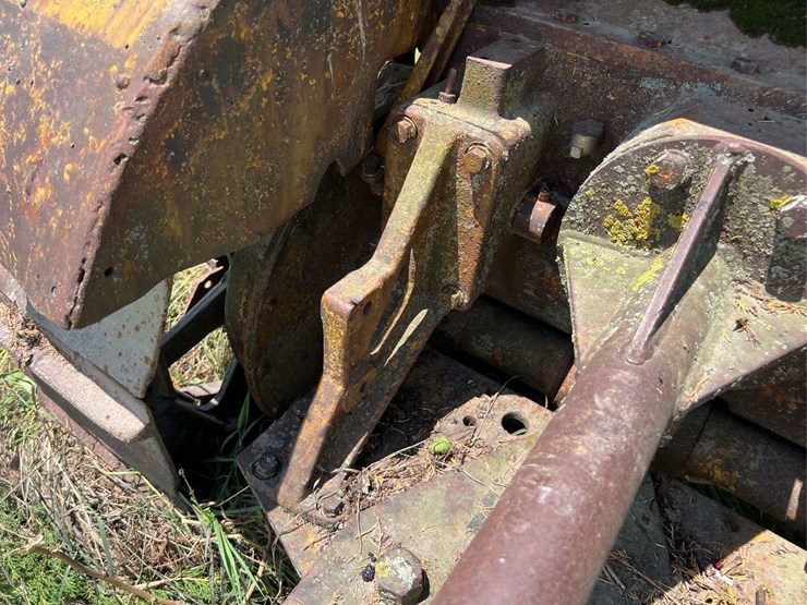 caterpillar-thirty-image-32