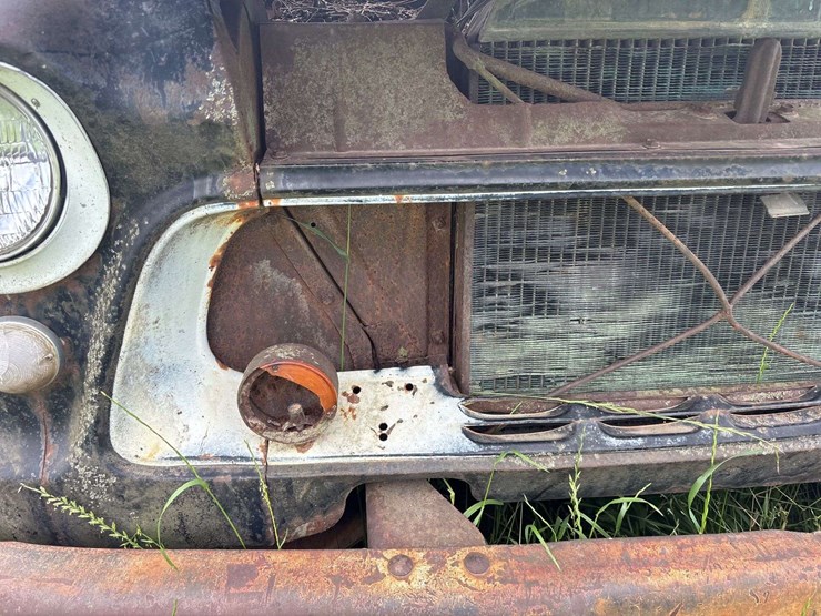 chevy-400-truck-with-minneapolis-moline-corn-sheller-image-31