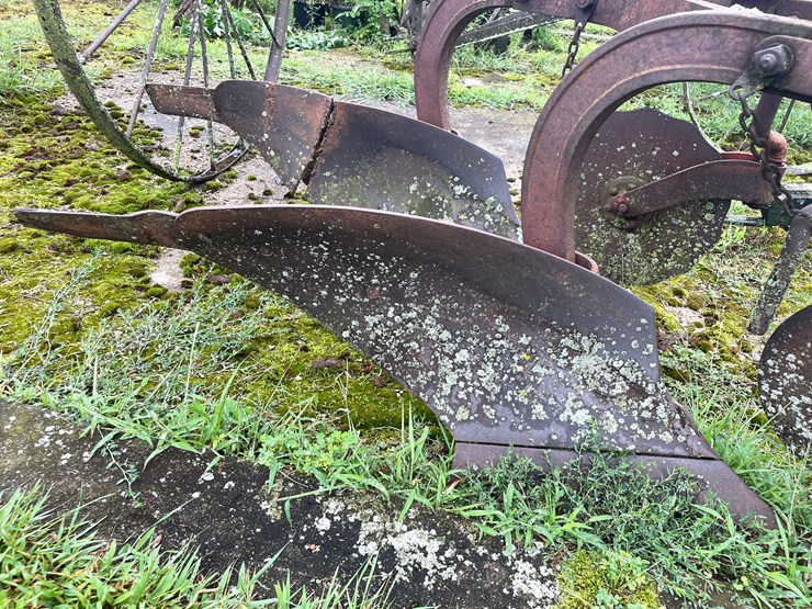 #7492-•-antique-plow-image-12