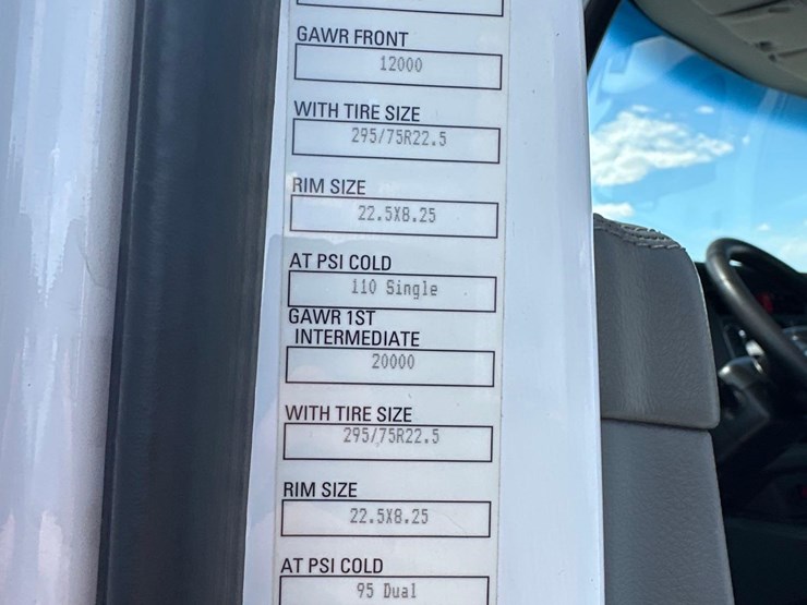 2019-kenworth-t680-image-21