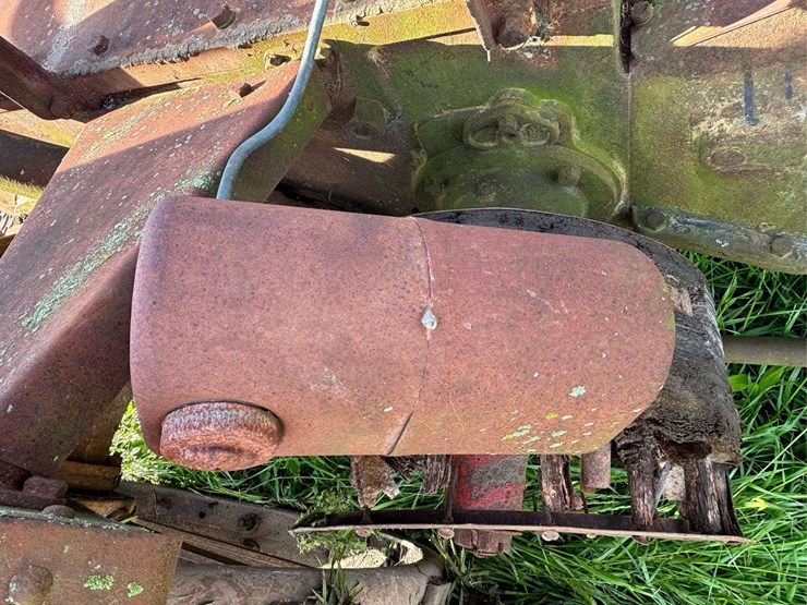 huber-4-cylinder-tractor-image-32
