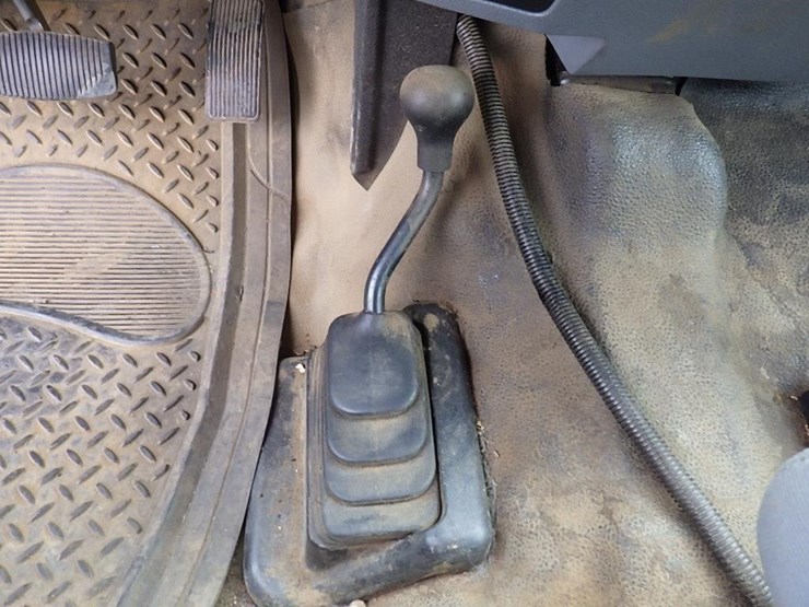 2013-ford-f550-image-27