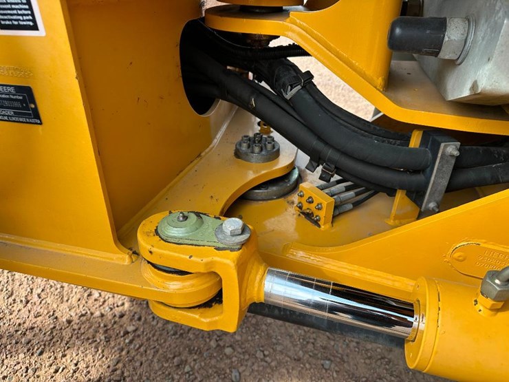 2014-deere-344k-image-25