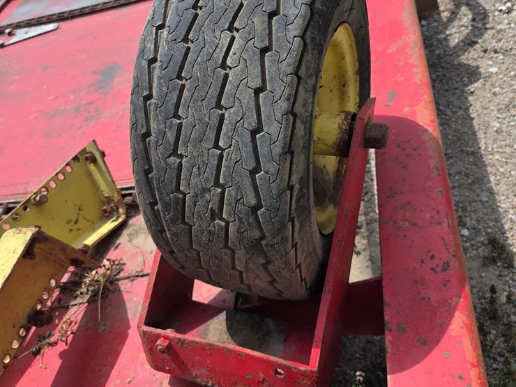 farmhand-1001-small-square-bale-accumulator-image-18