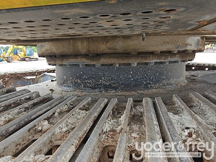 2011-deere-250g-lc-image-51