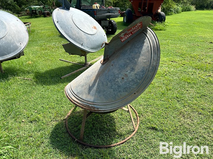 hiebert’s-all-weather-mineral-feeder-image-4