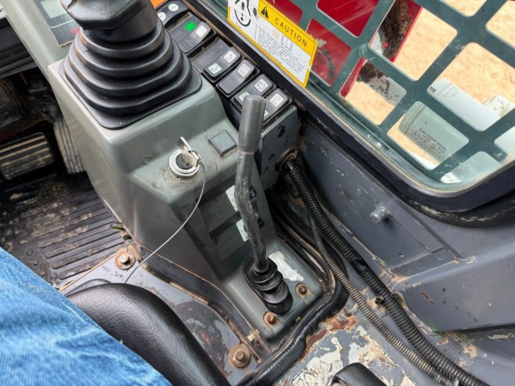 2015-takeuchi-tl12-image-37