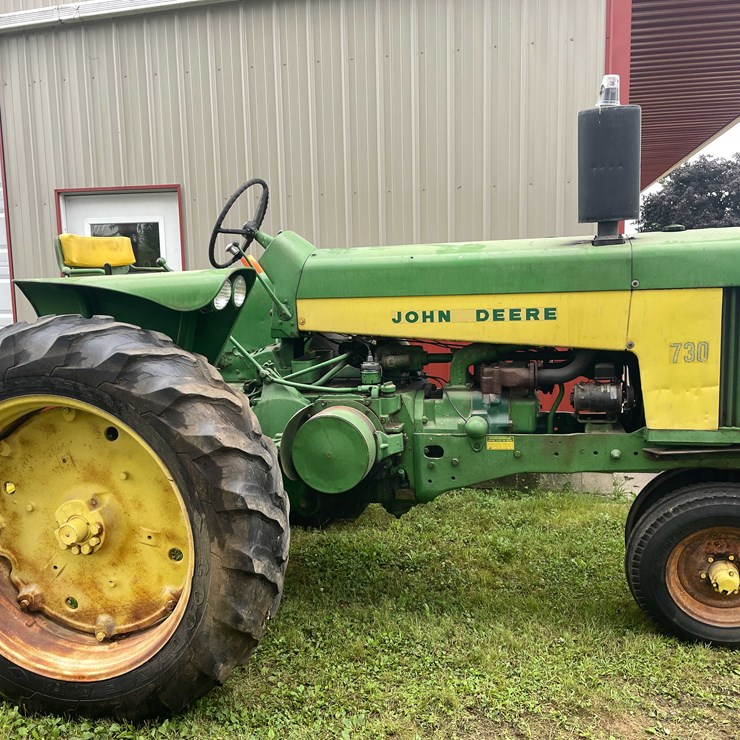#6685 • 1959 - 1960 John Deere Tractor