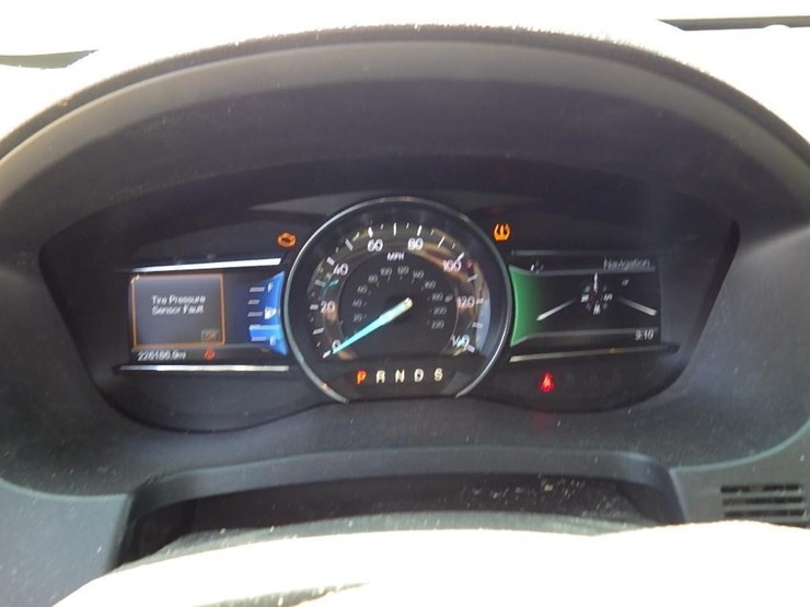 2016-ford-explorer-xlt-image-23