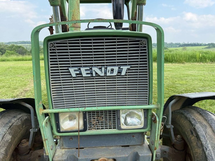 low-hour-fendt-306ls-with-loader-image-14