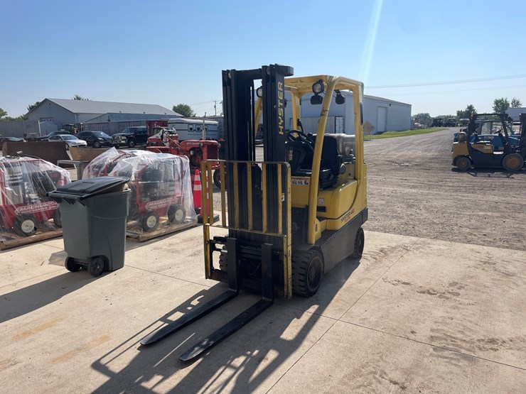 #6277-•-2011-hyster-40-lp-forklift-image-1