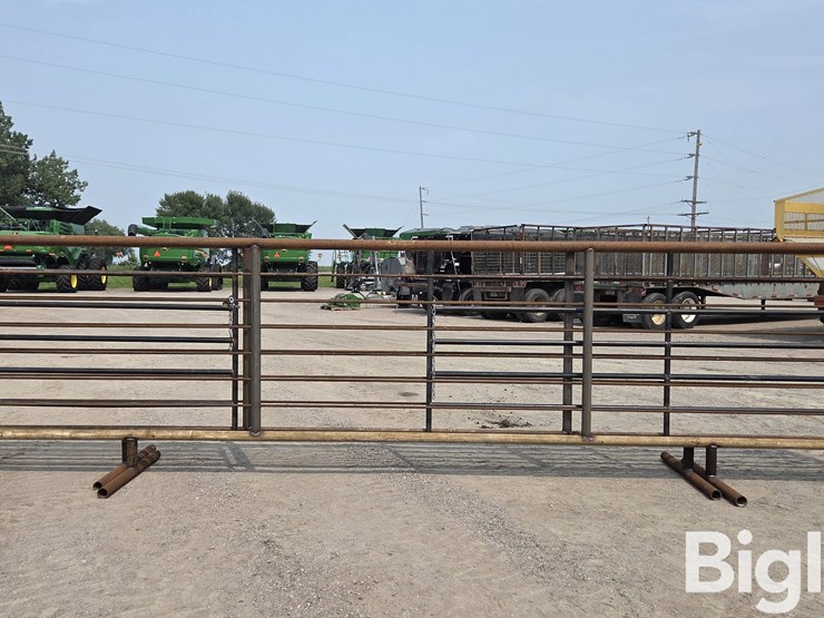 24'-free-standing-panel-w/-swing-gates-(bid-per-unit)-image-2
