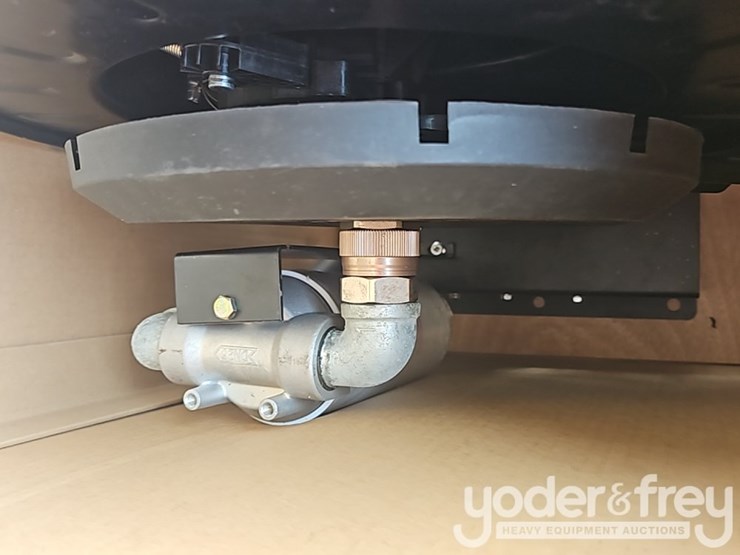 unused-fuel-boss-12v-portable-diesel-transfer-pump-15-gpm-c/w-12'-hose,-nozzle-image-4