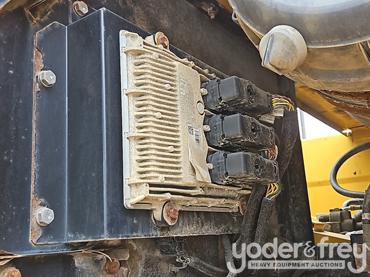 2011-deere-250g-lc-image-61