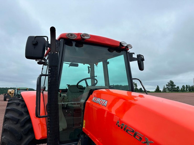 2013-kubota-m126x-image-17
