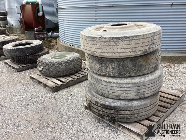 285/75r24.5-tires-&-rims-image-11