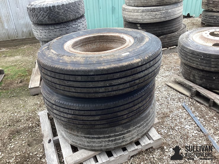 11r22.5-tires-&-rims-image-5