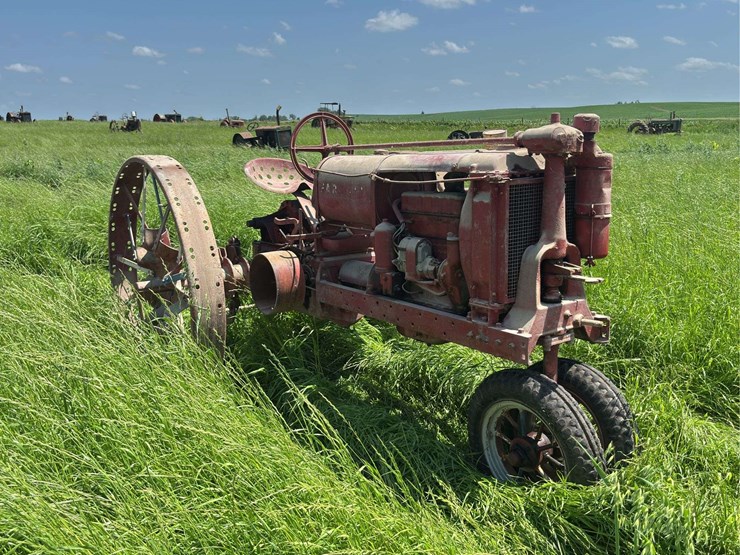 farmall-f12-image-7