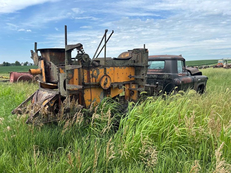 chevy-400-truck-with-minneapolis-moline-corn-sheller-image-5