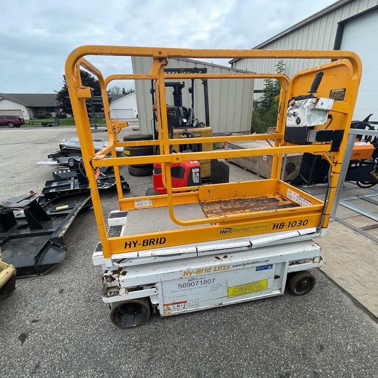 #1369 • 10' Scissor Lift (O2)