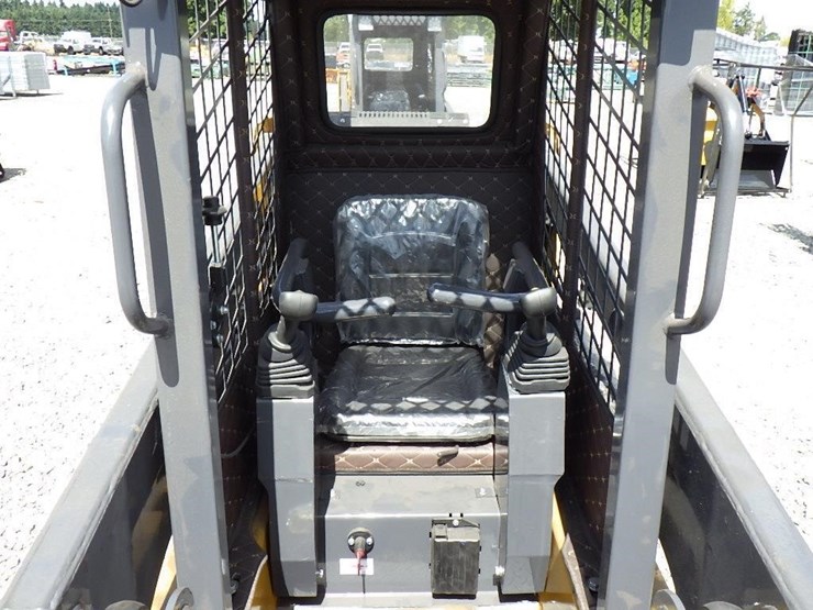 2025-cfg-tk35r-skid-steer-tracked-loader-image-14