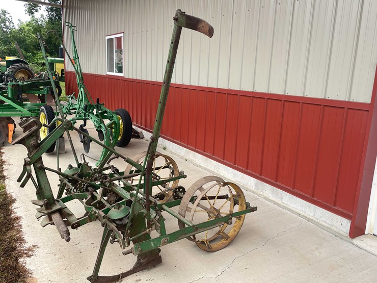 #6695-•-vintage-john-deere-farm-equipment-image-3