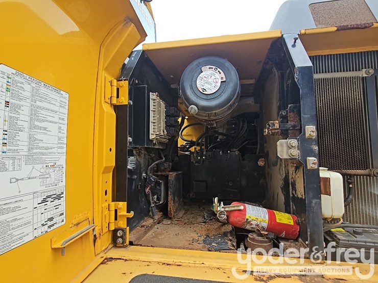 2011-deere-250g-lc-image-57