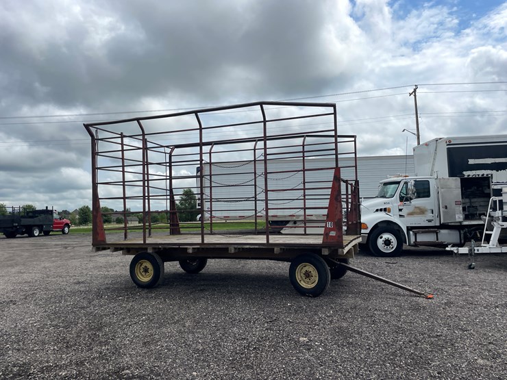 #6299-•-bale-cage-on-1065-deere-running-gear-image-4