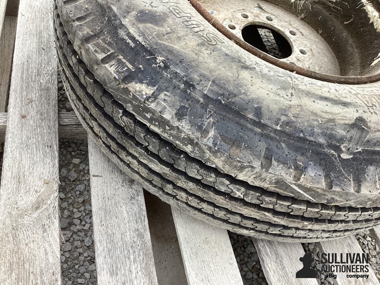 10r17.5-tire-&-rim-image-5