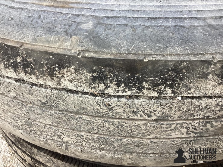 11r24.5-tires-&-rims-image-9