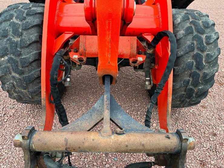 2021-kubota-r640-image-30