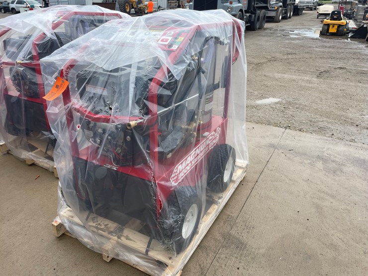 #6258-•-2025-magnum-4000-series-gold-hot-water-pressure-washer-image-1