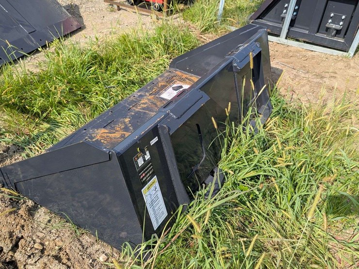 66"-wolverine-track-duty-bucket-tdb-11-66w---skid-steer-image-3