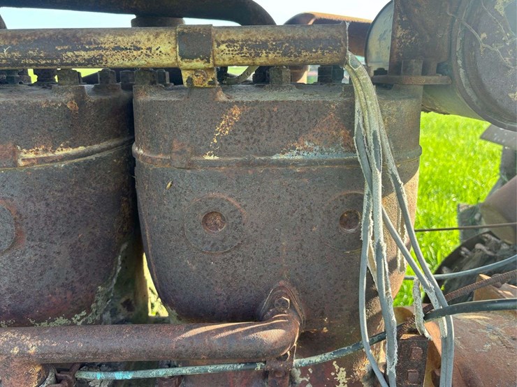 huber-4-cylinder-tractor-image-45