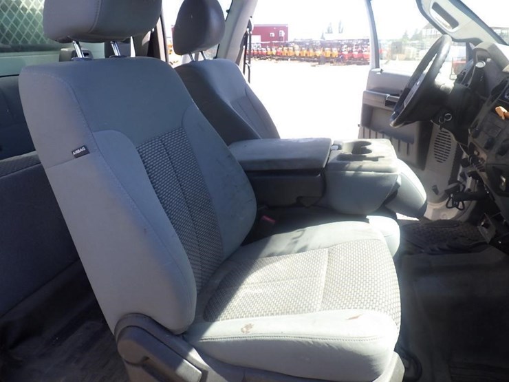 2013-ford-f550-image-19