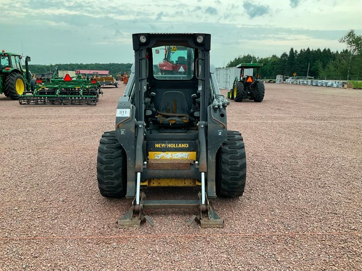 2015-new-holland-l223-image-2
