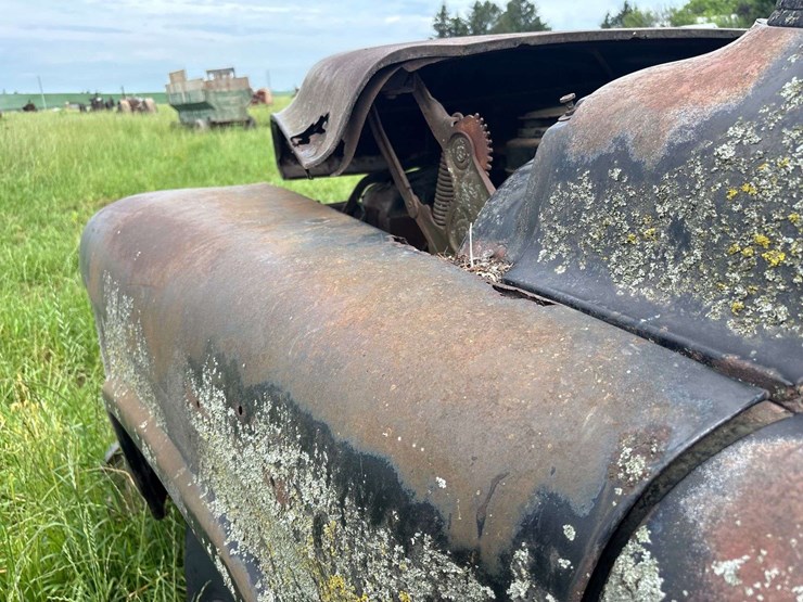 chevy-400-truck-with-minneapolis-moline-corn-sheller-image-16