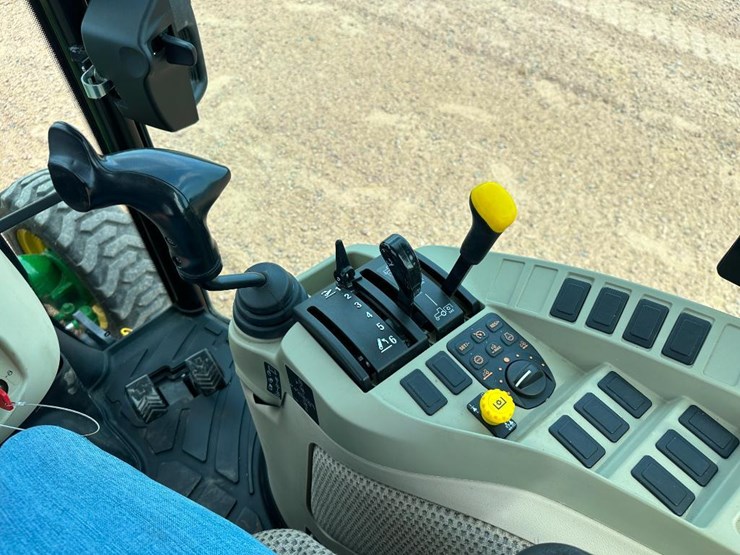 2018-john-deere-3033r-image-39