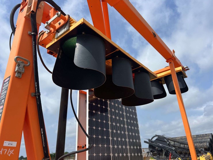 s/a-trailer-mounted-traffic-light-image-10