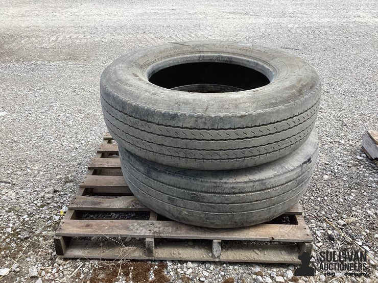 305/70r22.5-tires-&-rim-image-6
