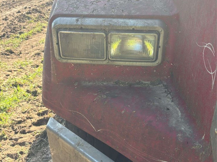 freightliner-semi-with-cummins-engine-image-66