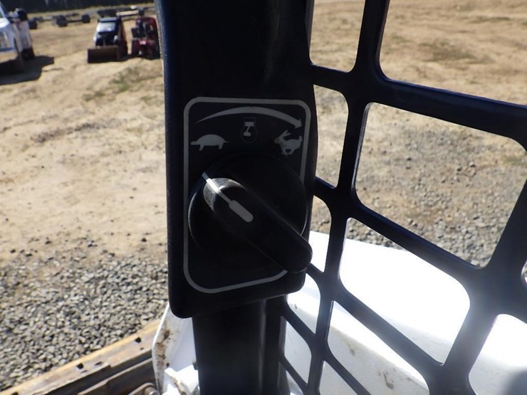 2015-bobcat-s530-image-22
