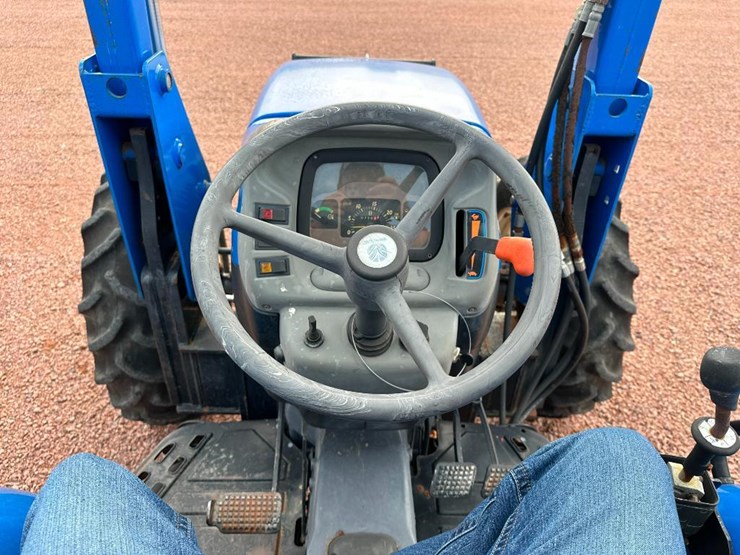 2001-new-holland-tn70-image-37