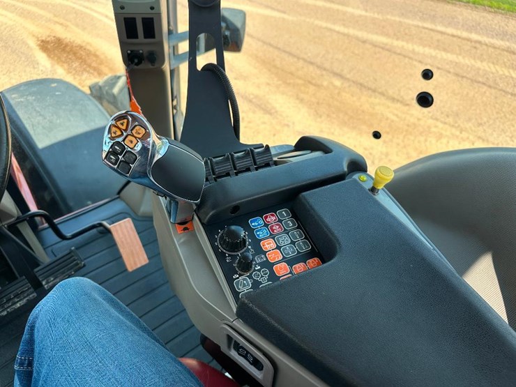 2015-case-ih-magnum-315-image-56
