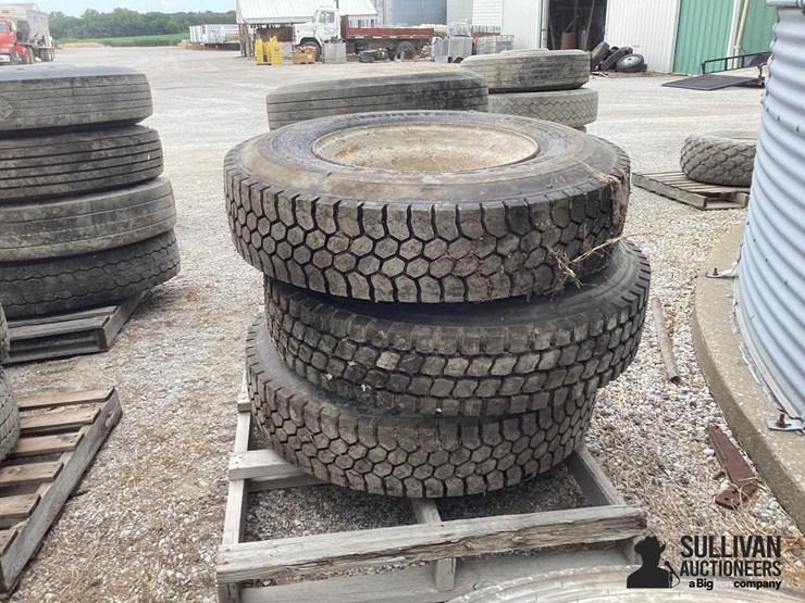 11r22.5-tires-&-rims-image-8